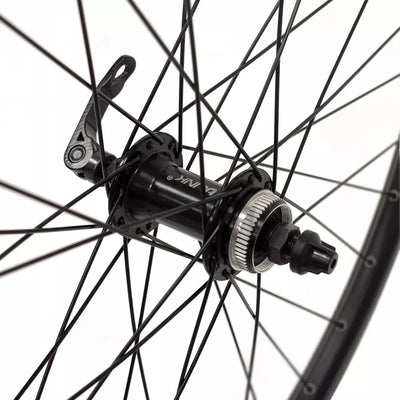 Priekinis ratas J19SB 26" // diskiniams Center-Lock stabdžiams, 32H, greitveržlė / QR, kniedytas, aliuminis