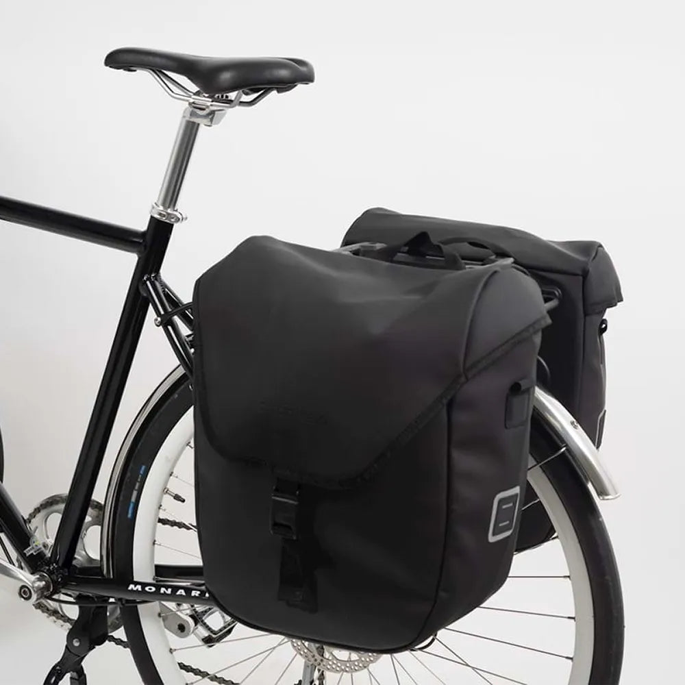 Šoniniai krepšiai ant bagažinės AtranVelo COMMUTER // 2x26 L, 17x42x35 cm, AVS ir AVS SIDE fiksacija, Water-Proof (matinė juoda)