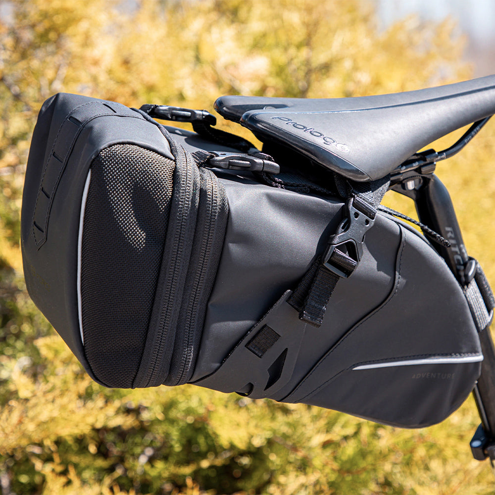 Krepšys po balneliu FORCE Adventure XL // 8 L (juoda)
