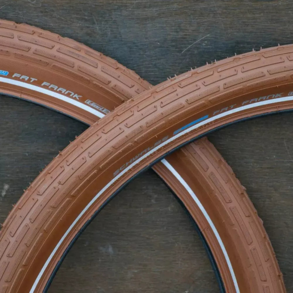 Padanga Schwalbe Fat Frank 700 x 50C (50-622) // parduodama su kamera (DV), apsauga nuo pradūrimų, su šviesą atspindinčia juosta (ruda/ruda)